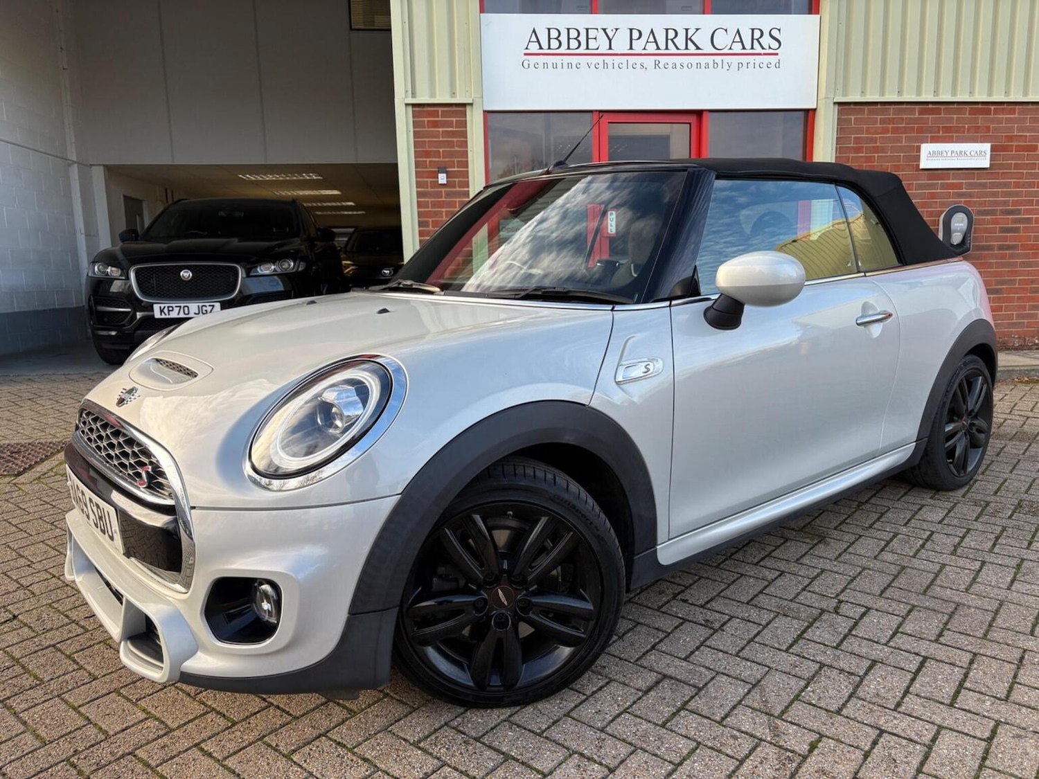 Used MINI Convertible 2019 for sale - 76571112: Photo 13
