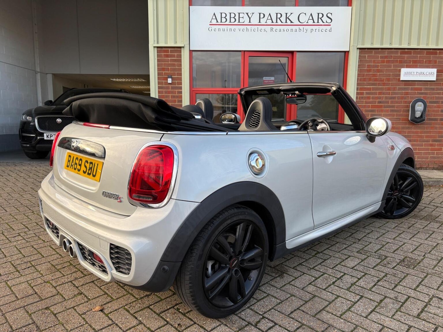Used MINI Convertible 2019 for sale - 76571112: Photo 6