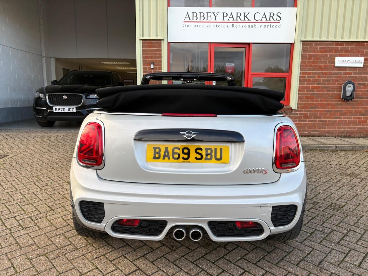 Used MINI Convertible 2019 for sale - 76571112: Photo 8