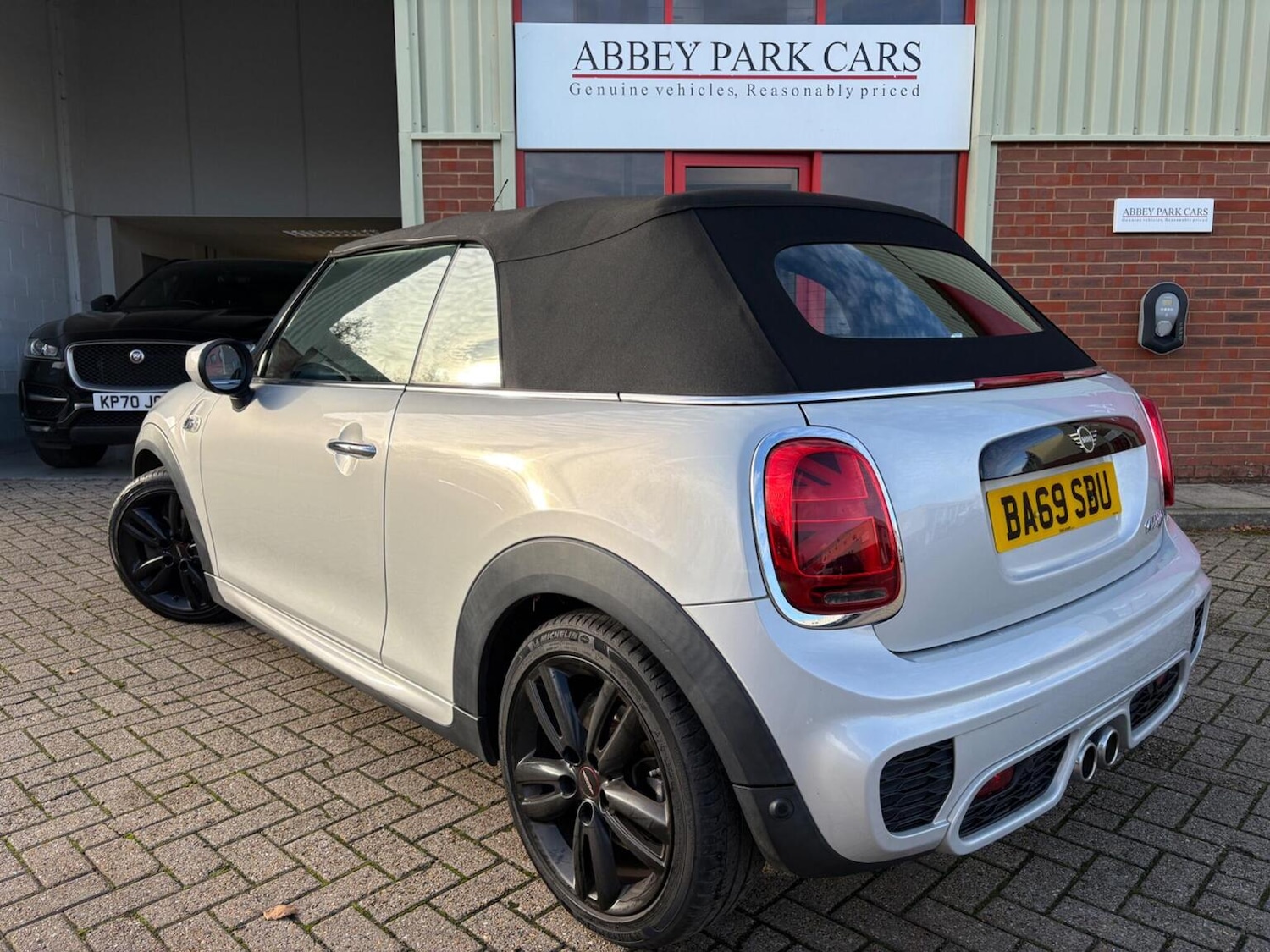Used MINI Convertible 2019 for sale - 76571112: Photo 9