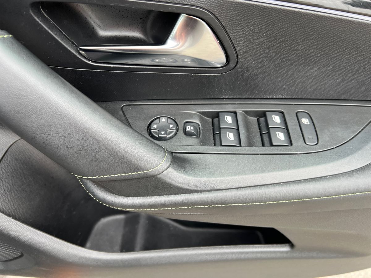 Used Peugeot 2008 2023 for sale - 75904012: Photo 18