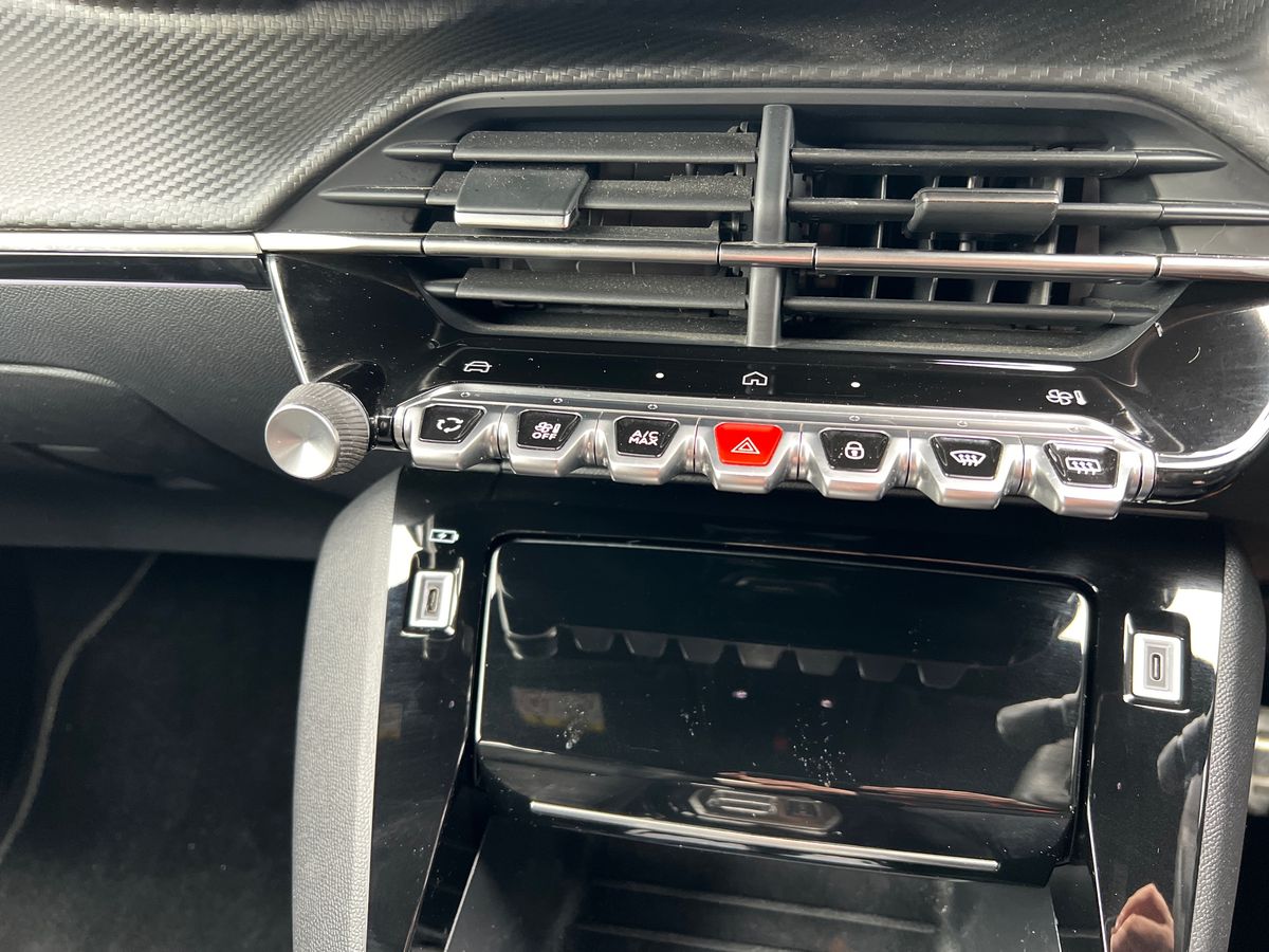 Used Peugeot 2008 2023 for sale - 75904012: Photo 36