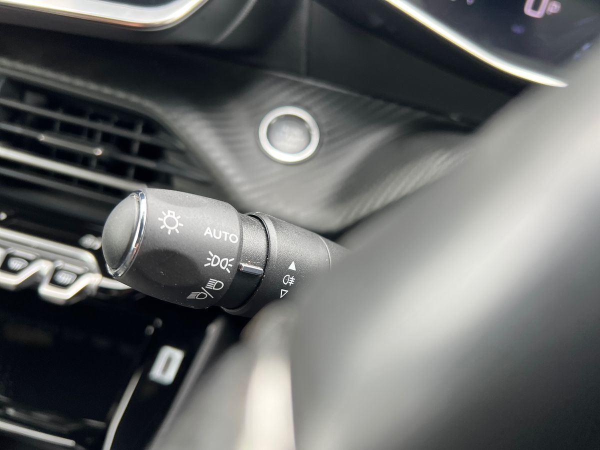 Used Peugeot 2008 2023 for sale - 75904012: Photo 38