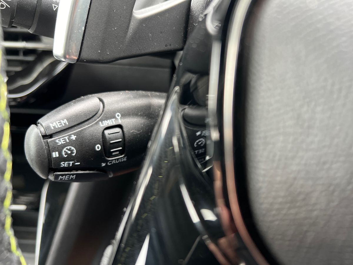 Used Peugeot 2008 2023 for sale - 75904012: Photo 42