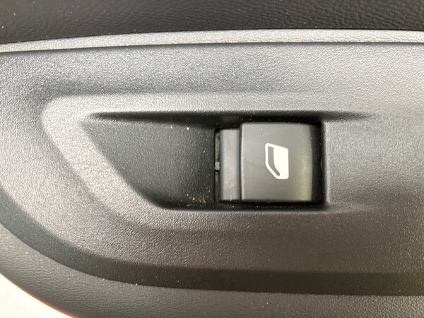 Used Peugeot 2008 2023 for sale - 76090203: Photo 35