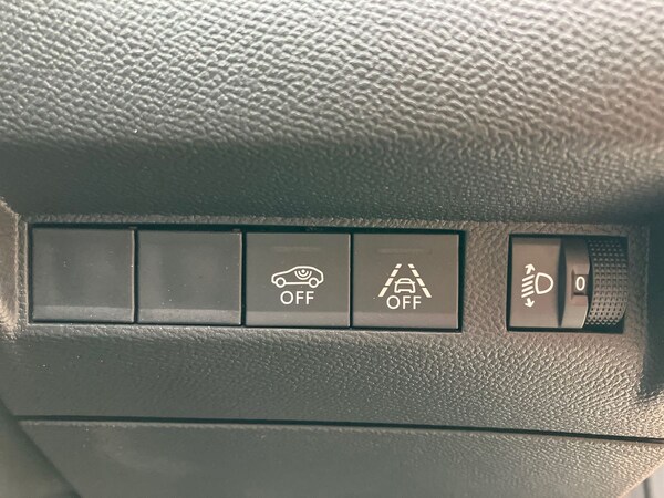 Used Peugeot 2008 2023 for sale - 76090203: Photo 39