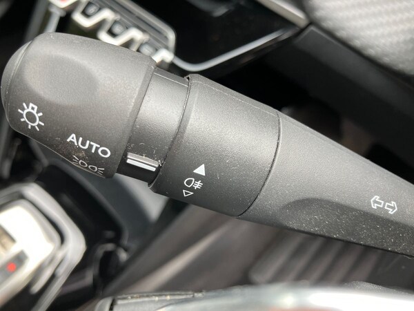 Used Peugeot 2008 2023 for sale - 76090203: Photo 43