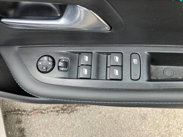 Used Peugeot 208 2022 for sale - 76097430: Photo 21