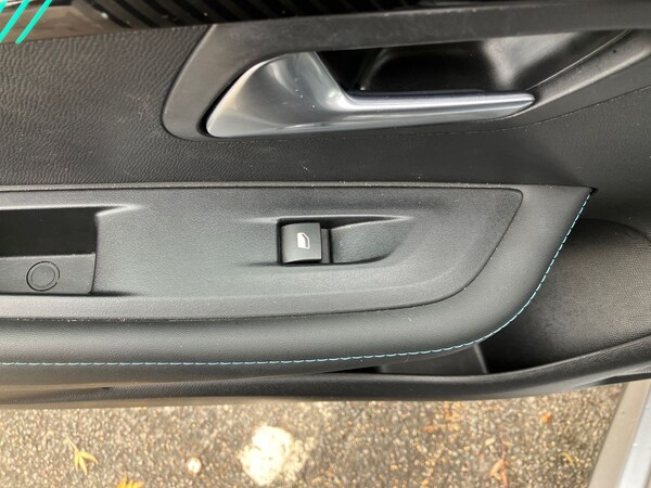 Used Peugeot 208 2022 for sale - 76097430: Photo 25