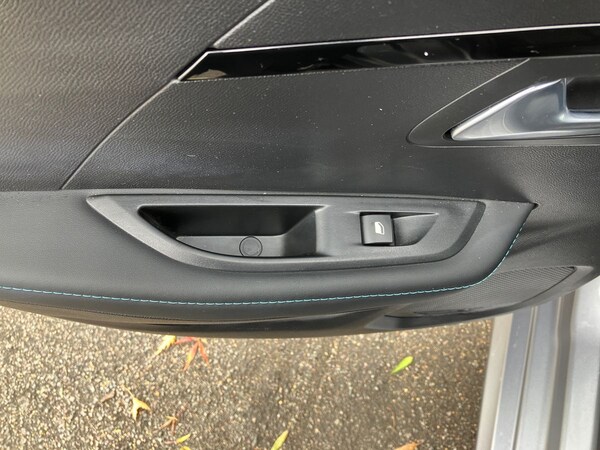 Used Peugeot 208 2022 for sale - 76097430: Photo 31