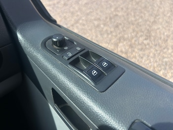 Used Volkswagen Transporter 2013 for sale - 79479229: Photo