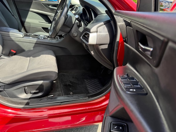 Used Jaguar XE 2015 for sale - 75084727: Photo 20