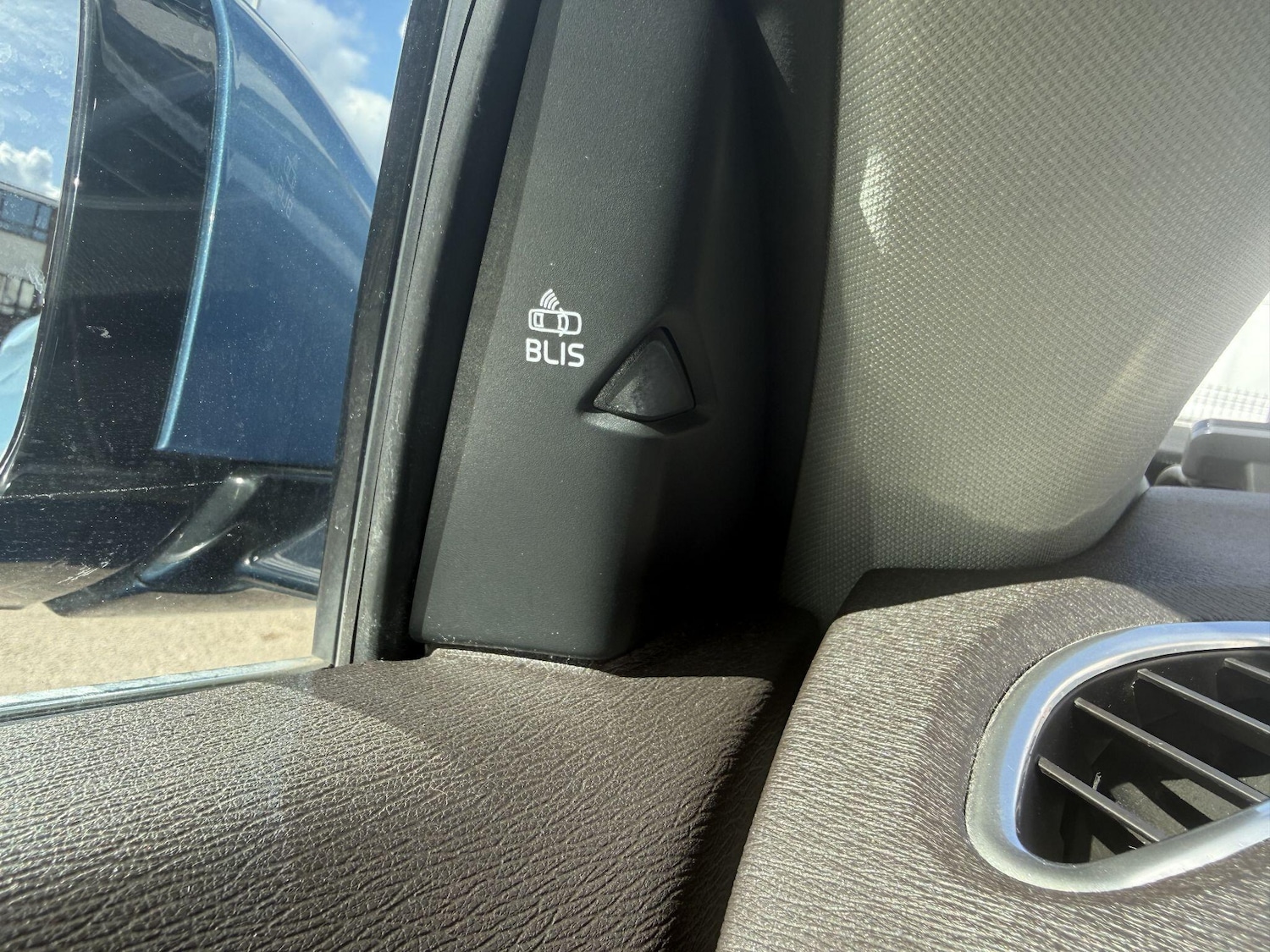 Used Volvo V40 for sale - 78007235: Photo 24