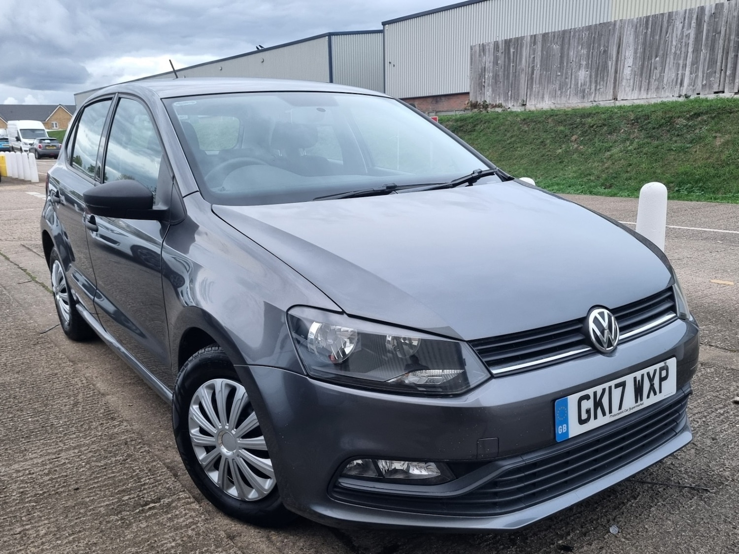 Used Volkswagen Polo 2017 for sale - 76347088: Photo 1