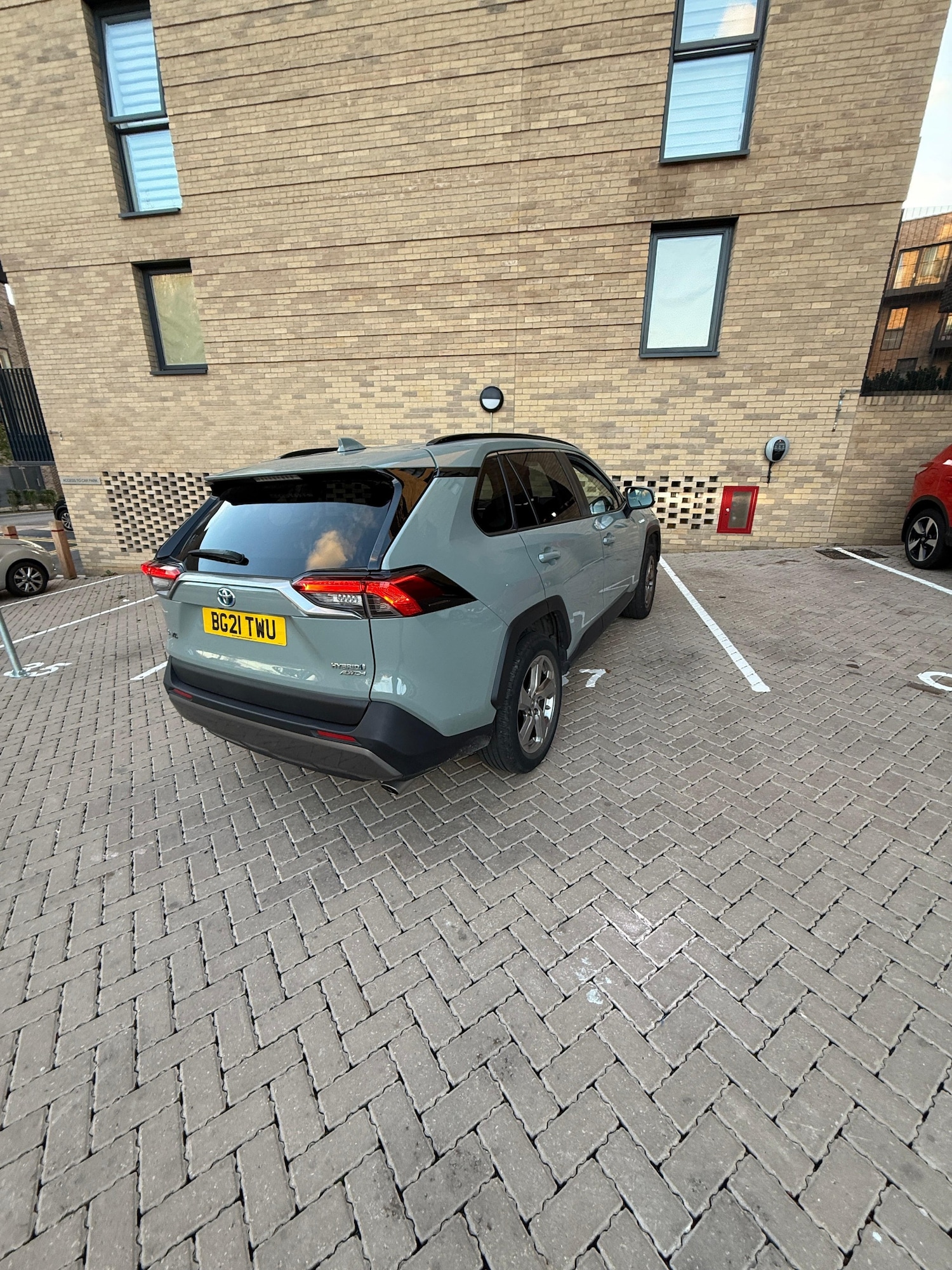 Used Toyota RAV4 2021 for sale - 76455728: Photo 2