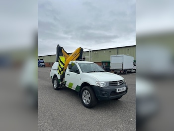 Mitsubishi - L200