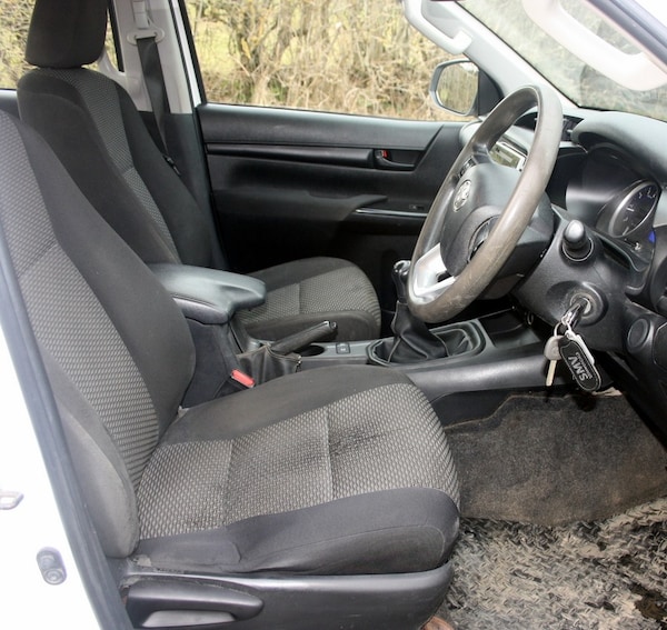 Used Toyota Hilux 2017 for sale - 74122524: Photo 14
