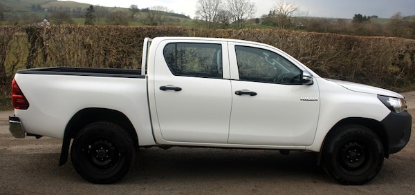 Used Toyota Hilux 2017 for sale - 74122524: Photo 1