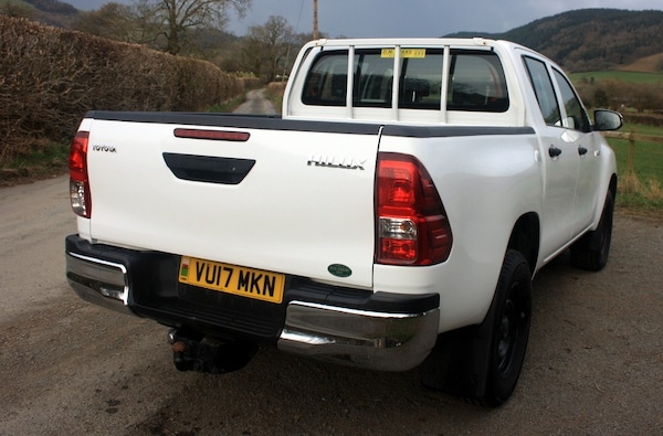 Used Toyota Hilux 2017 for sale - 74122524: Photo 8