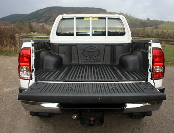 Used Toyota Hilux 2017 for sale - 74122524: Photo 9