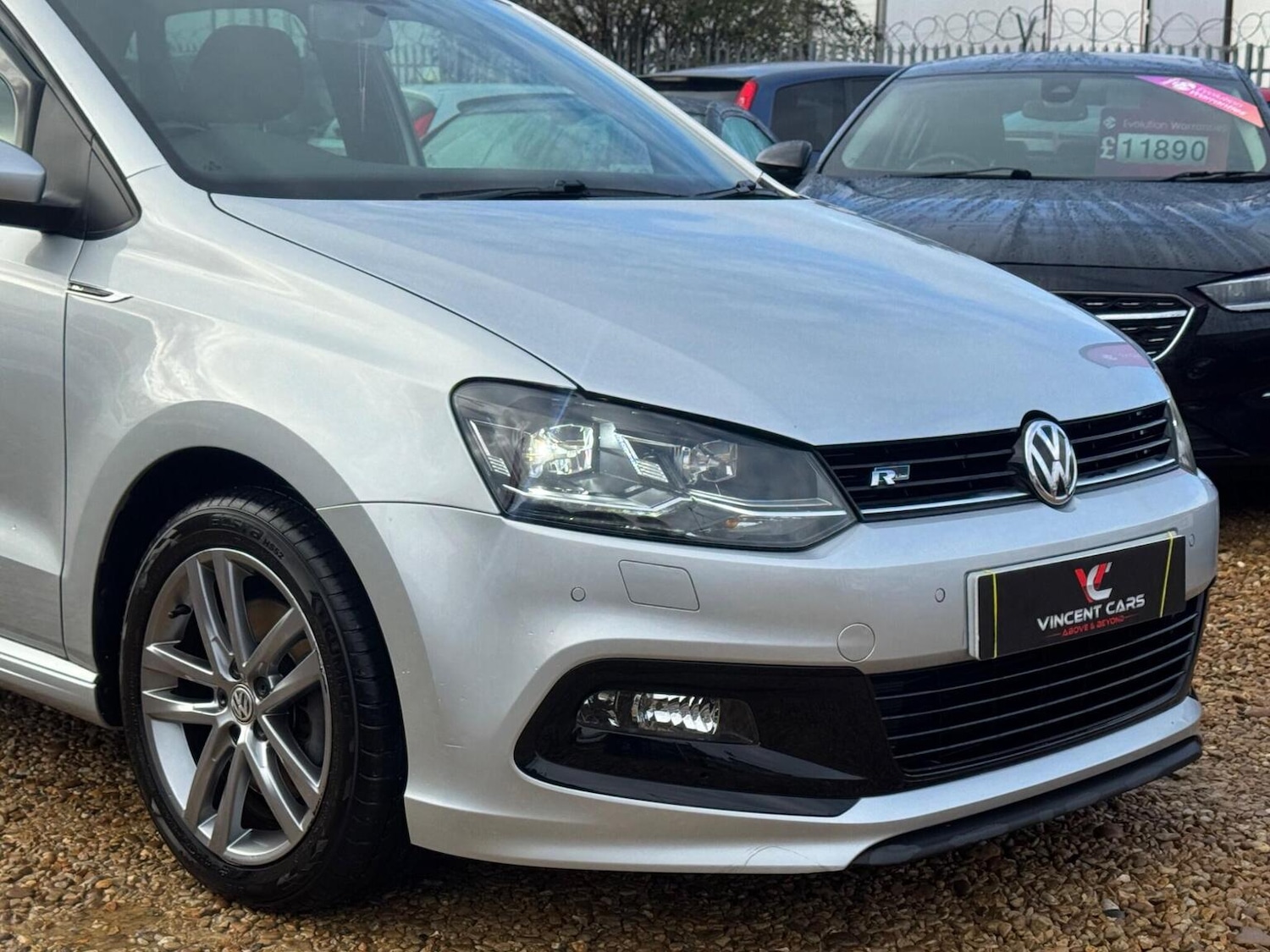 Used Volkswagen Polo 2016 for sale - 76536823: Photo 2