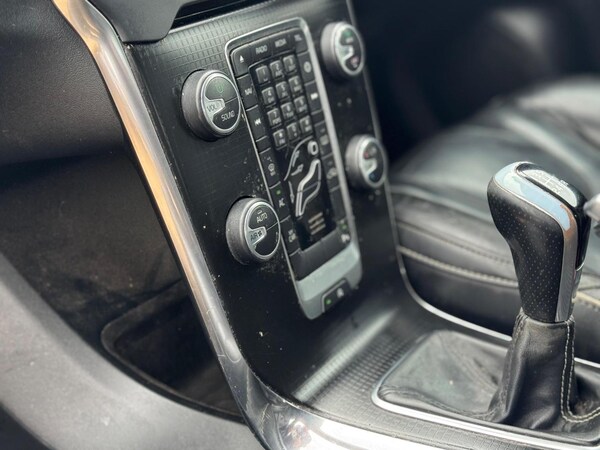 Used Volvo V40 2016 for sale - 75667902: Photo 14
