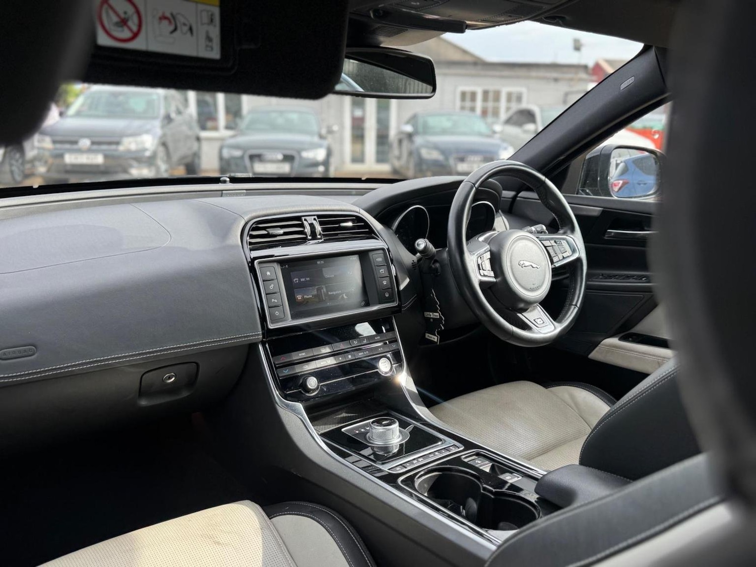 Used Jaguar XE 2016 for sale - 76793982: Photo 11