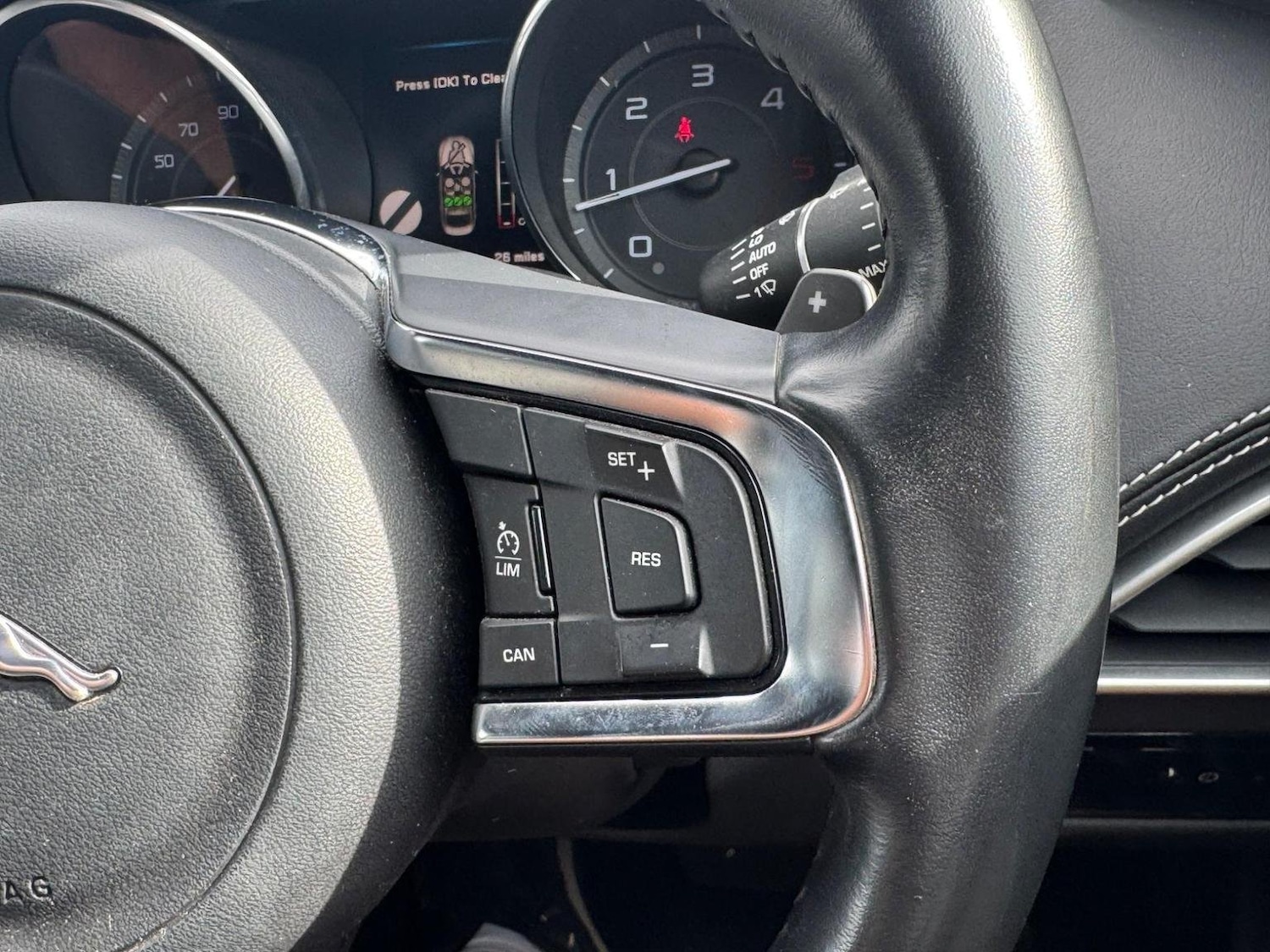 Used Jaguar XE 2016 for sale - 76793982: Photo 26