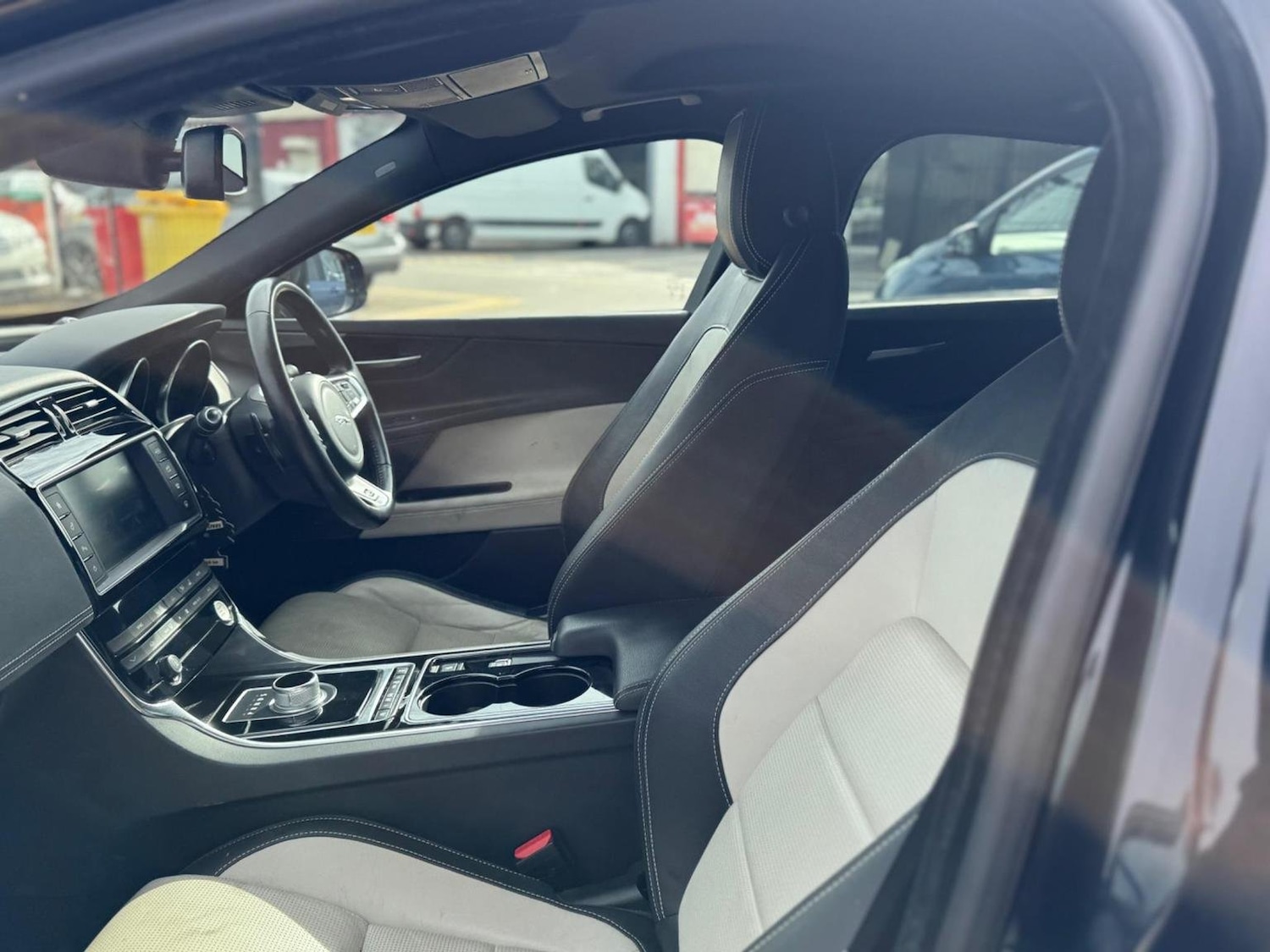 Used Jaguar XE 2016 for sale - 76793982: Photo 41