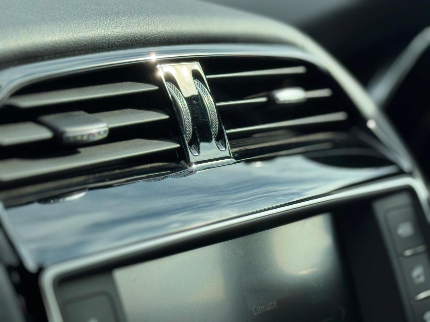 Used Jaguar XE 2016 for sale - 76793982: Photo 46