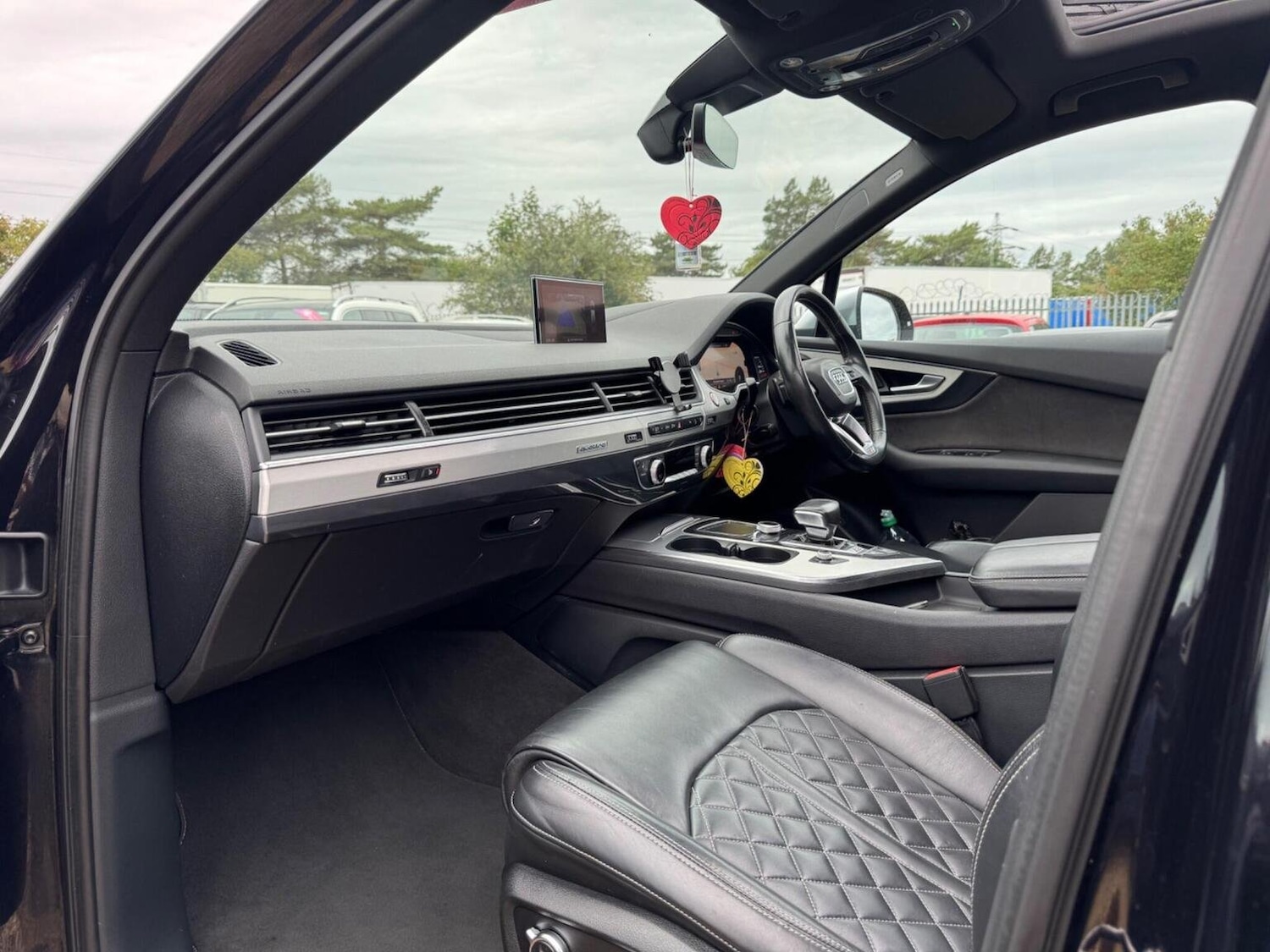 Used Audi SQ7 2017 for sale - 75667966: Photo 88