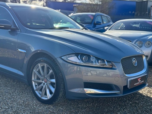 Used Jaguar XF 2013 for sale - 75667914: Photo 2