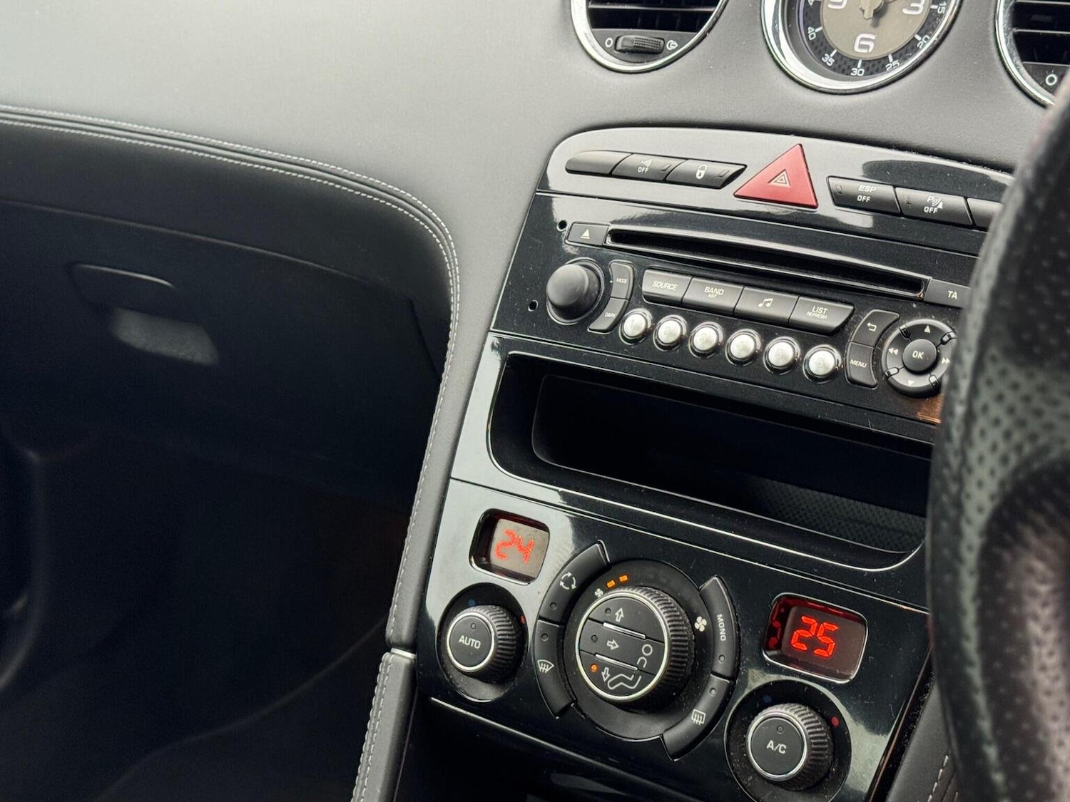 Used Peugeot RCZ 2013 for sale - 76769684: Photo 15