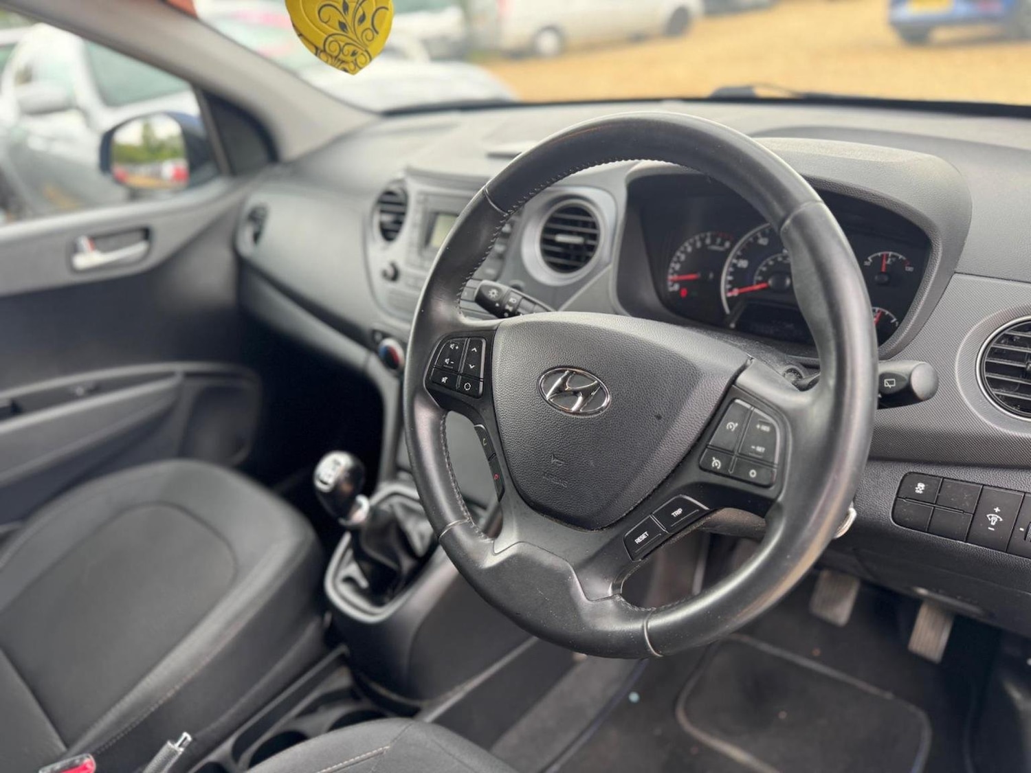 Used Hyundai i10 2017 for sale - 76793984: Photo 16