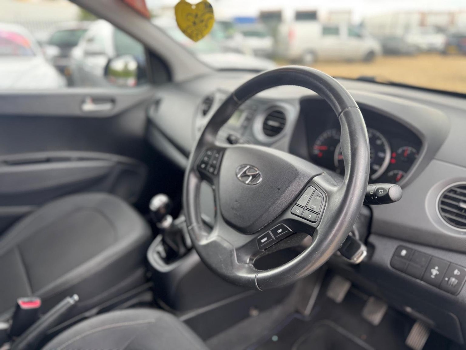 Used Hyundai i10 2017 for sale - 76793984: Photo 17