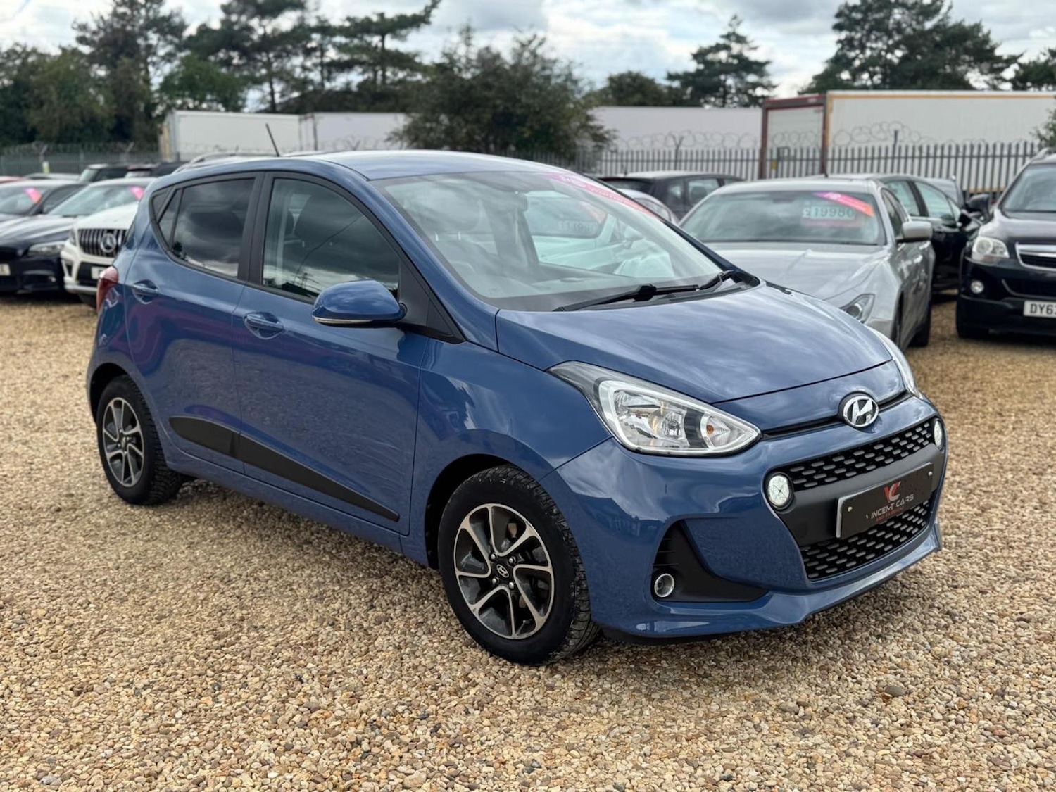 Used Hyundai i10 2017 for sale - 76793984: Photo 2