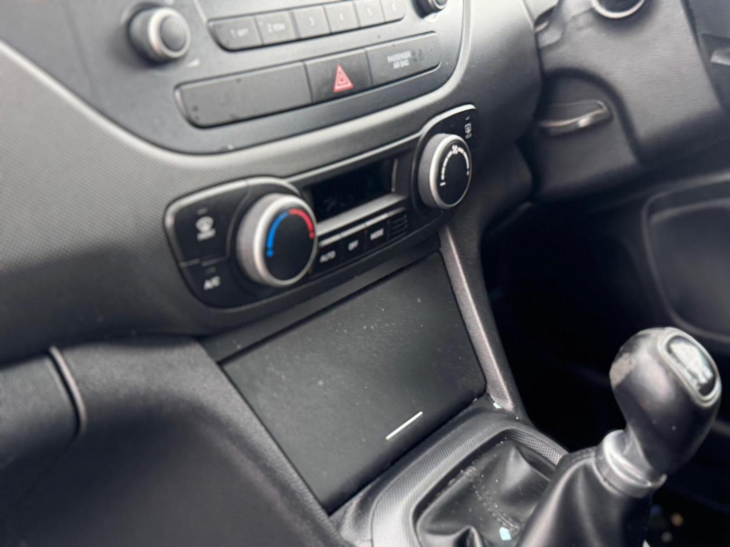 Used Hyundai i10 2017 for sale - 76793984: Photo 9