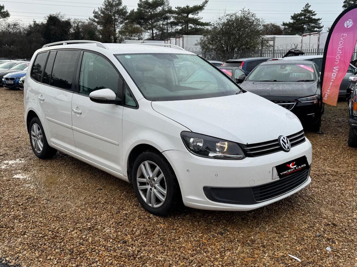 Used Volkswagen Touran 2012 for sale - 76547938: Photo 2