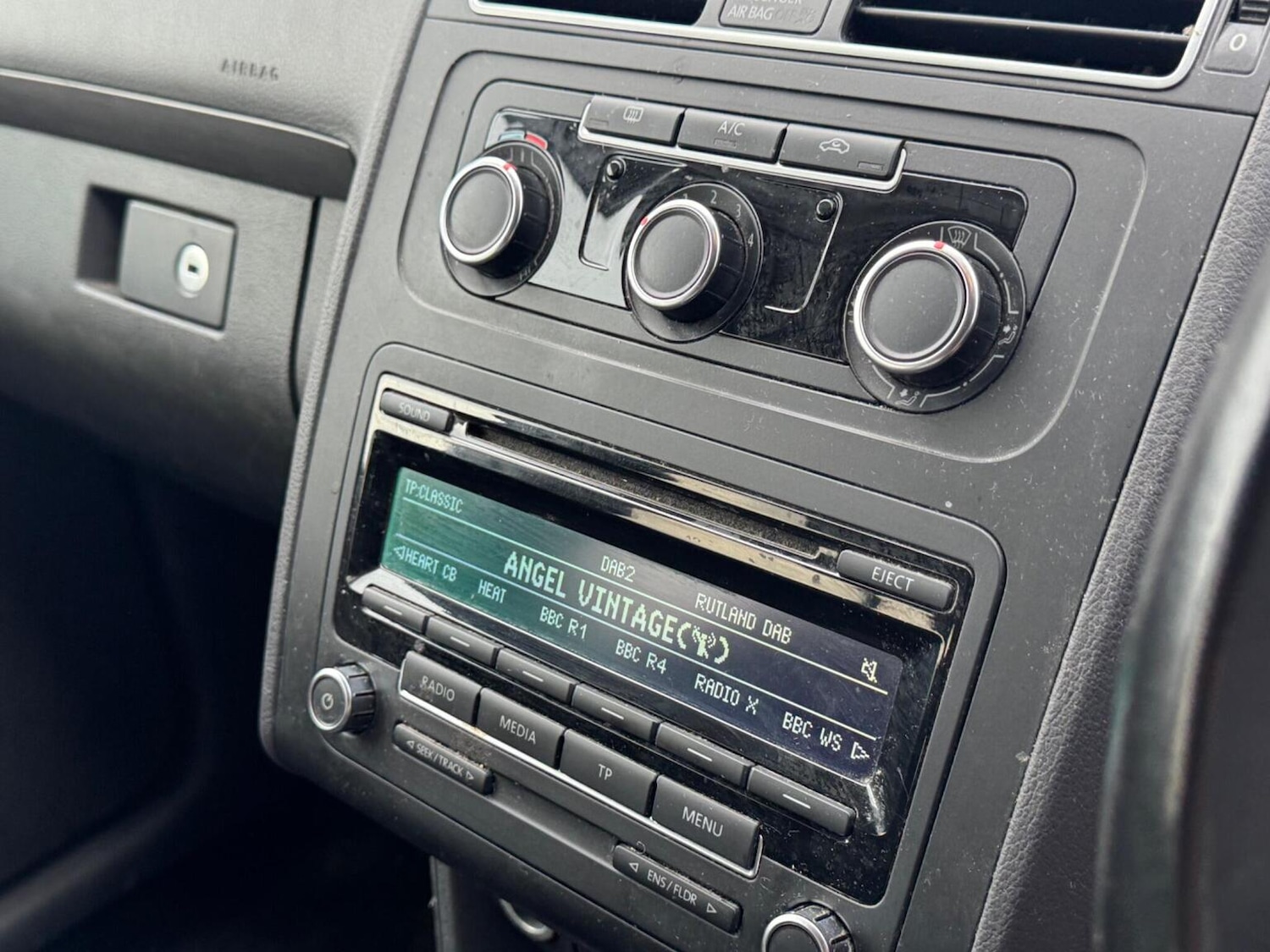 Used Volkswagen Touran 2012 for sale - 76547938: Photo 28