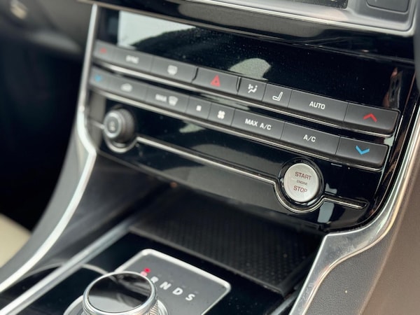 Used Jaguar XE 2016 for sale - 75667819: Photo 13