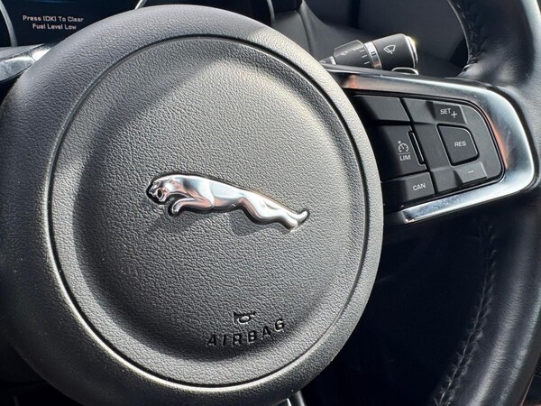 Used Jaguar XE 2016 for sale - 75667819: Photo 38