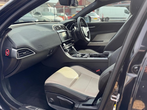 Used Jaguar XE 2016 for sale - 75667819: Photo 43