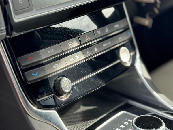 Used Jaguar XE 2016 for sale - 75667819: Photo 45