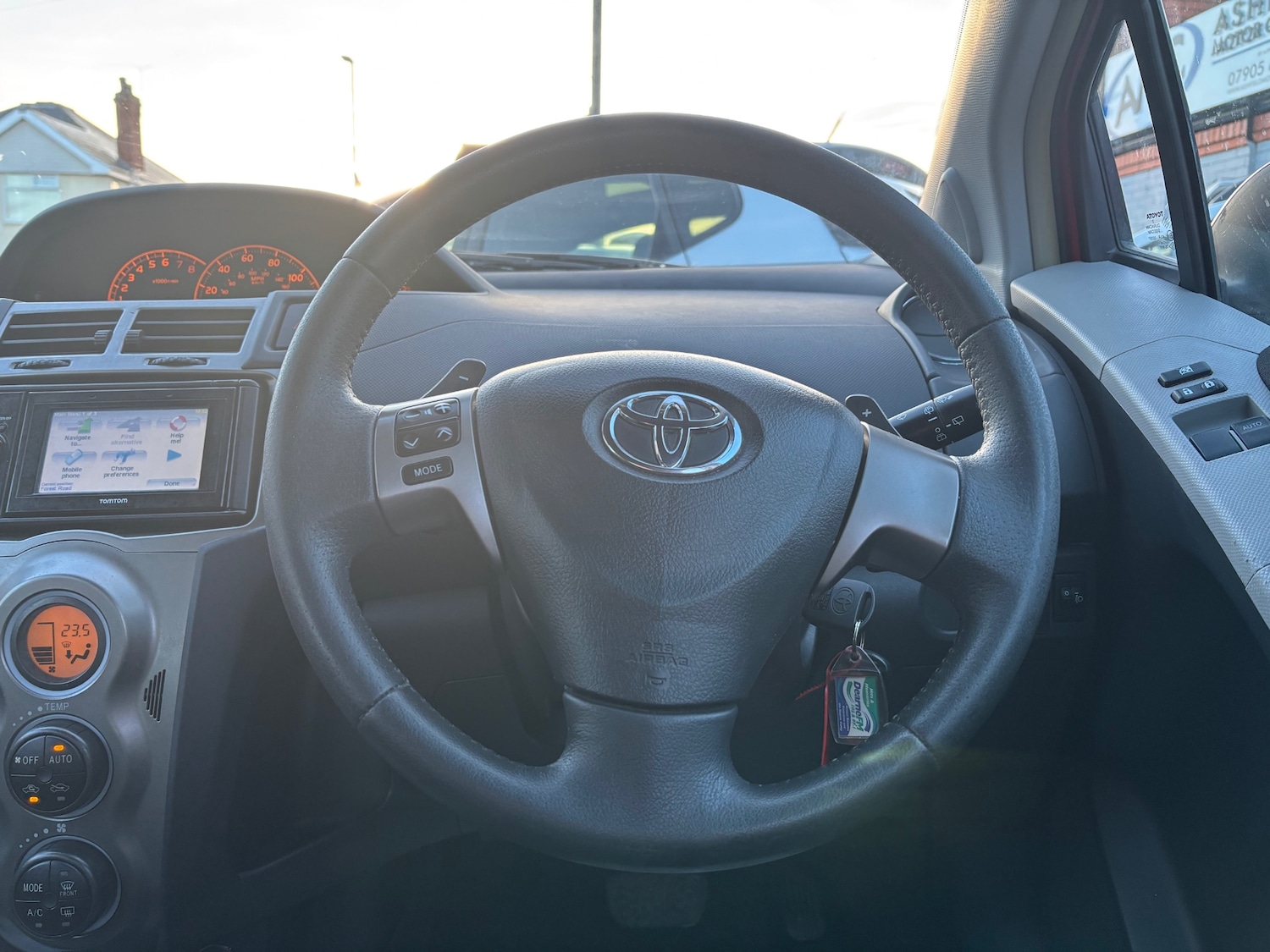 Used Toyota Yaris 2011 for sale - 77782045: Photo 11