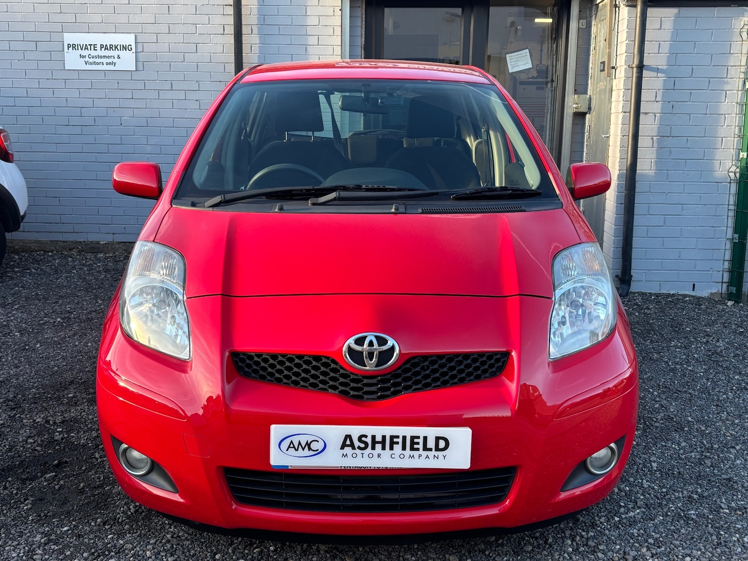 Used Toyota Yaris 2011 for sale - 77782045: Photo 2