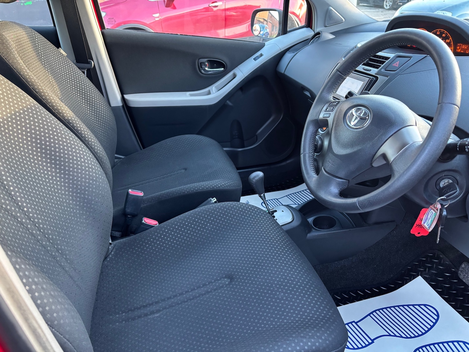 Used Toyota Yaris 2011 for sale - 77782045: Photo 8