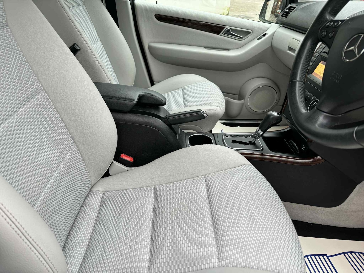 Used Mercedes-Benz A-Class 2010 for sale - 77676637: Photo 8