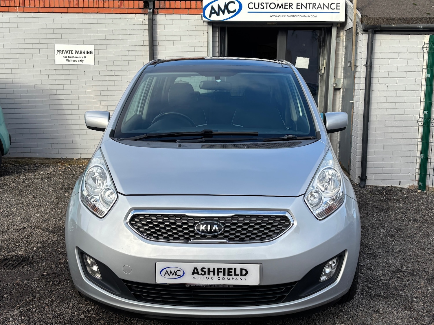 Used Kia Venga 2010 for sale - 77166230: Photo 2