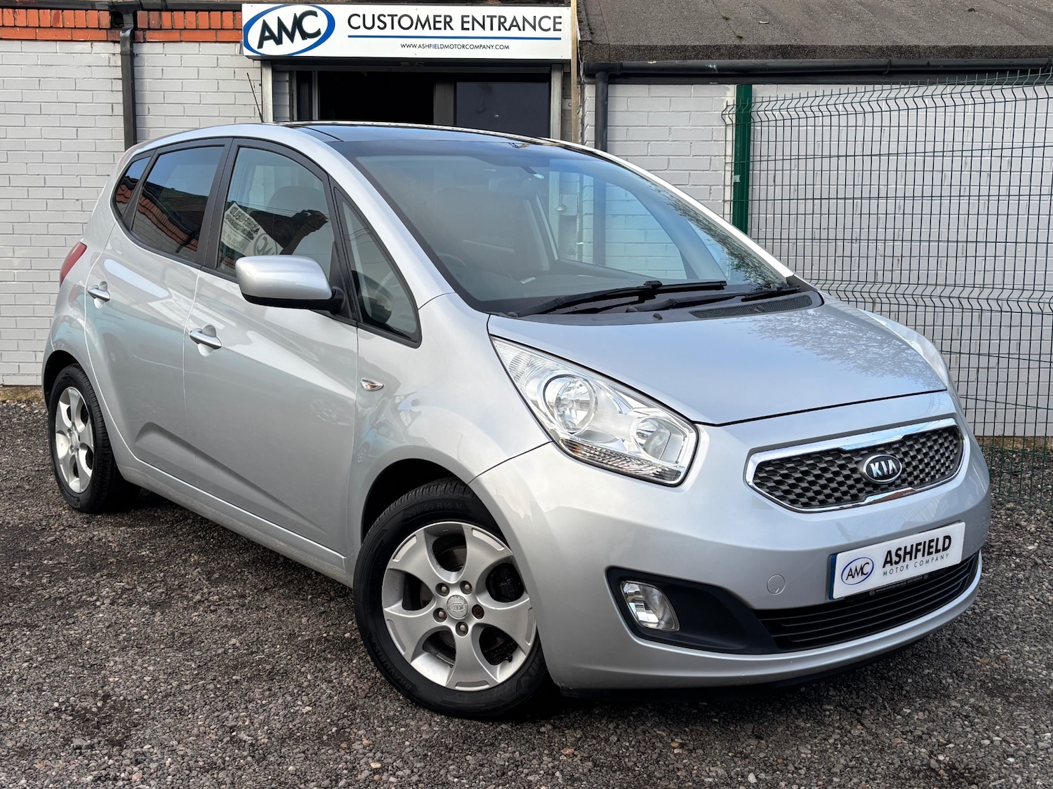 Used Kia Venga 2010 for sale - 77166230: Photo 3