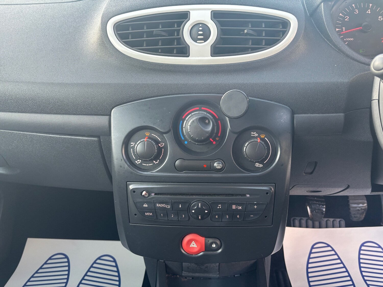 Used Renault Clio 2011 for sale - 77166236: Photo 13